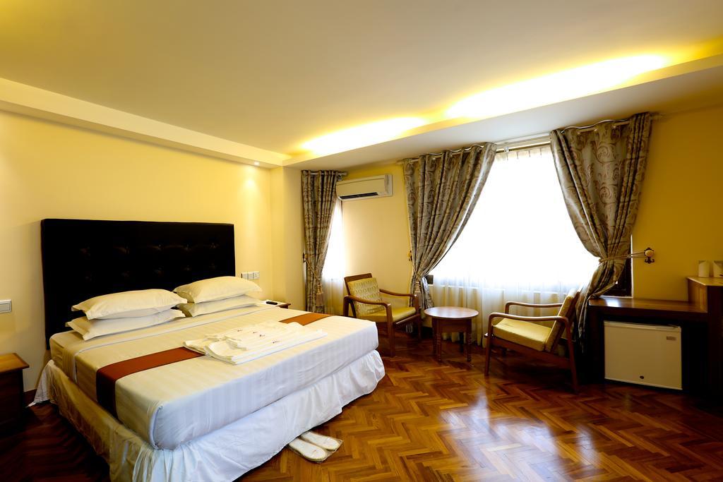 Queen'S Park Hotel Yangon Exterior foto