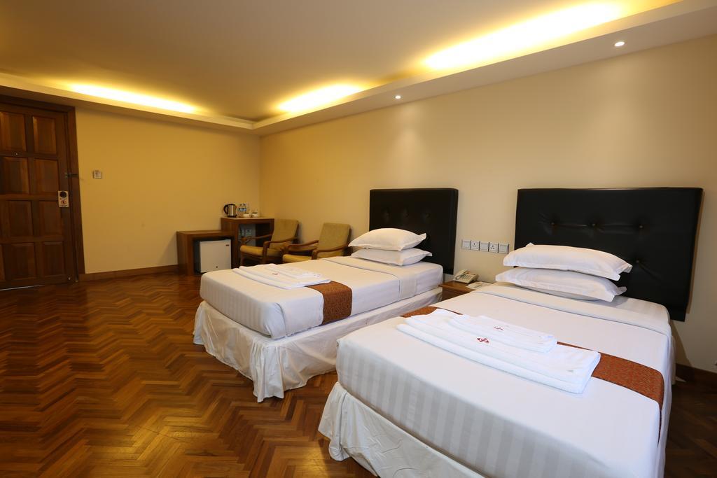 Queen'S Park Hotel Yangon Exterior foto