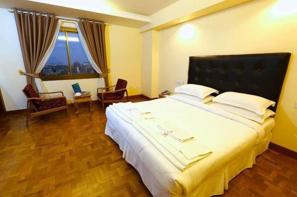 Queen'S Park Hotel Yangon Exterior foto